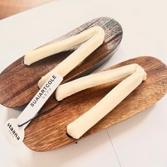 【無料】レディース新品未使用 白い花織の下駄の画像