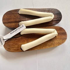 【無料】レディース新品未使用 白い花織の下駄の画像