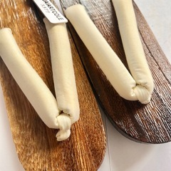 【無料】レディース新品未使用 白い花織の下駄の画像