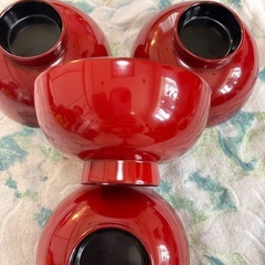 あげます⭐️お椀4つとおまけ1つの画像