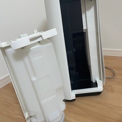 SHARP  加湿空気清浄機　KC-H50-Wの画像