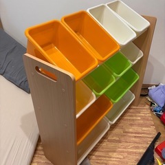 おもちゃ収納棚の画像