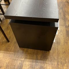 ★リユースのサカイ水戸店★デスクﾀﾞｰｸﾌﾞﾗｳﾝH73×D55×W137クリーニング済みMT6814の画像