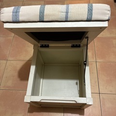 収納スツールの画像