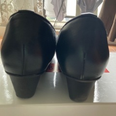 スエード風パンプスの画像