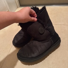 UGGミディアム　ブーツ　黒　ムートンの画像