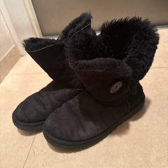 UGGミディアム　ブーツ　黒　ムートンの画像