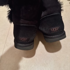 UGGミディアム　ブーツ　黒　ムートンの画像