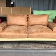 2~3人掛け木枠付ソファー の画像