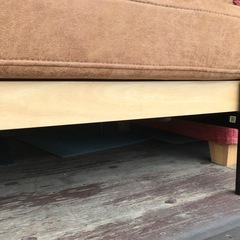 2~3人掛け木枠付ソファー の画像