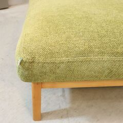 朝日木材加工のブランド”BOSCO（ボスコ）”オットマンです！ニヤトー無垢材の天然木ならではの木目はナチュラルな北欧スタイルインテリアやカフェ風インテリアとも良く合うスツールです♪ の画像