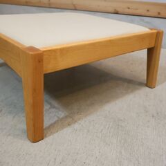 朝日木材加工のブランド”BOSCO（ボスコ）”オットマンです！ニヤトー無垢材の天然木ならではの木目はナチュラルな北欧スタイルインテリアやカフェ風インテリアとも良く合うスツールです♪ の画像