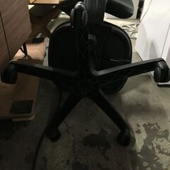 オフィスチェア ブラック/黒 高さ880×幅475×奥行580 キャスター5点/回転式 25l菊TKの画像