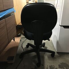 オフィスチェア ブラック/黒 高さ880×幅475×奥行580 キャスター5点/回転式 25l菊TKの画像