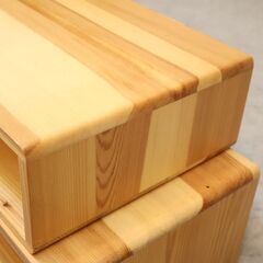 スタッキング可能な木製収納ボックス4点セットです。縦や横に積み重ねて自由にレイアウトすることができるセパレート型のBOXシェルフ。ナチュラルなパイン材の風合いが魅力的♪の画像