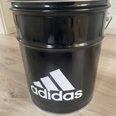 adidas缶福袋缶クッション付き
の画像