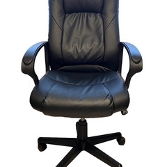 黒革肘掛け椅子の画像