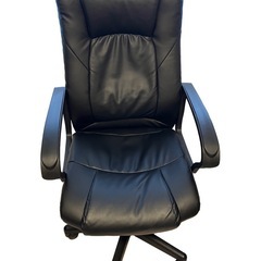 黒革肘掛け椅子の画像