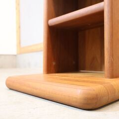 北欧デンマークのヴィンテージ家具を手掛けるメーカー Salin Mobler(サリン・モブラー)社のチーク材ラックです。木の美しさと温かみが魅力のスリムなシェルフは飾り棚やCDラックとしても♪の画像