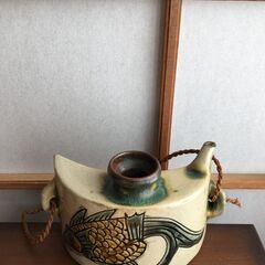 【壺屋焼 やちむん】抱瓶 ダチビン 宮城智　師金城次郎　上焼 絵付陶器 魚紋 沖縄 琉球の画像