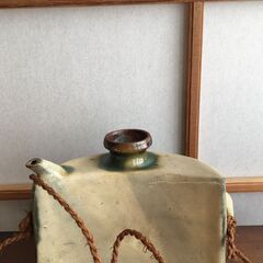 【壺屋焼 やちむん】抱瓶 ダチビン 宮城智　師金城次郎　上焼 絵付陶器 魚紋 沖縄 琉球の画像