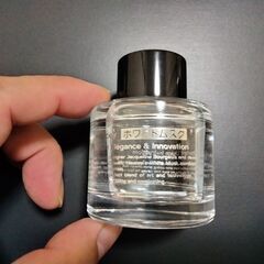 新品未使用(開封、確認のみ）ホワイトムスク 車 芳香剤 超音波霧化アロマディフューザー 【除臭機能・静音設計・自動ON/OFF・内蔵バッテリー】 フレグランスリフィル 50ML フランス産天然植物エキス配合 | 長持ち消臭＆心地よいホワイトムスクが広がる快適な車内空間に | 上質 車内消臭 空気清浄＆リフレッシュ効果 Car Fragranceの画像