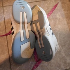 アディダス　テニスシューズ（カーペット用）の画像