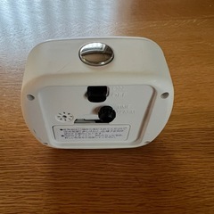 光る文字盤目覚まし時計の画像