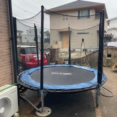 【無料】大型トランポリン 8Ft（約2.4m）※経年劣化あり／引き取り限定の画像