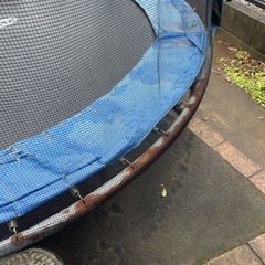 【無料】大型トランポリン 8Ft（約2.4m）※経年劣化あり／引き取り限定の画像