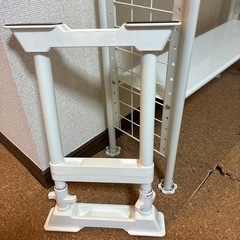 ２４日まで❗️棚の高さが変えられるスチールラックの画像