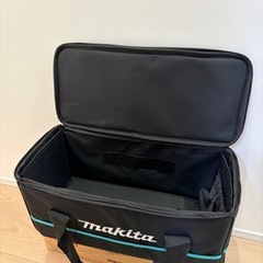 【受け渡し者決まりました】【新品】マキタ　掃除機本体とケースの画像