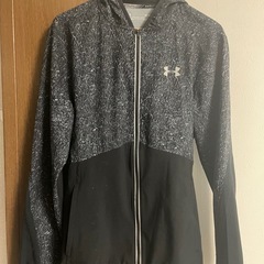 UNDER ARMORフーディジャケットの画像