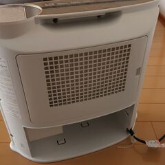 シャープ加湿セラミックファンヒーター　古いですの画像