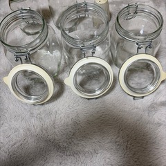 【12/25までに引取り可能な方限定】ガラス保存瓶・塩入れの画像