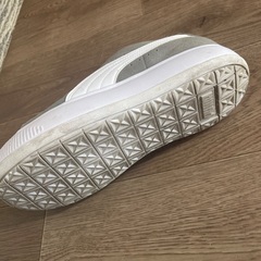 adidas スニーカーの画像