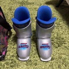 子供用スキーブーツの画像