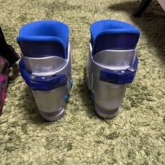 子供用スキーブーツの画像