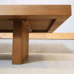 REAL Style(リアルスタイル)KENOSHA(キノーシャ)リビングテーブルです。厚みのある天板が印象的で、オーク無垢の素材感が際立つローテーブル。北欧家具やカフェ風のお部屋に♪の画像