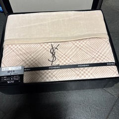 イブサンローラン‼️綿毛‼️140×200‼️新品の画像