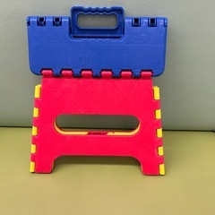 折りたたみ椅子の画像