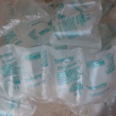 緩衝材　エアクッションたくさんの画像