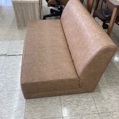 【ジモティー割引で最大15％OFF⭐️】2人掛けソファー　フロアソファー　フェイクレザー　ブラウン　の画像