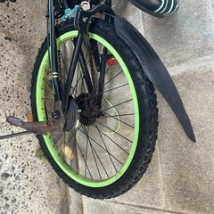 キッズバイク　パンク中の画像