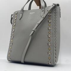 極美品 JIMMY CHOO ジミーチュウ ペガシ スタースタッズ 2way トート ハンドバッグ  ショルダーバッグ クロスボディ 肩掛け 斜め掛け レザー 本革 グレー グレージュ 灰色の画像