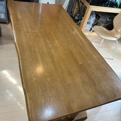 ダイニングテーブルの画像