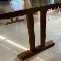 ダイニングテーブルの画像