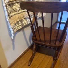 小さめでかわいいアンティークロッキングチェア の画像