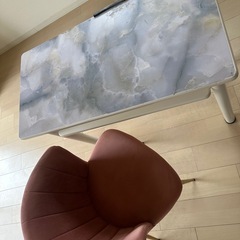 ネイルデスクとチェア
の画像