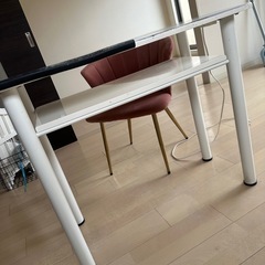 ネイルデスクとチェア
の画像